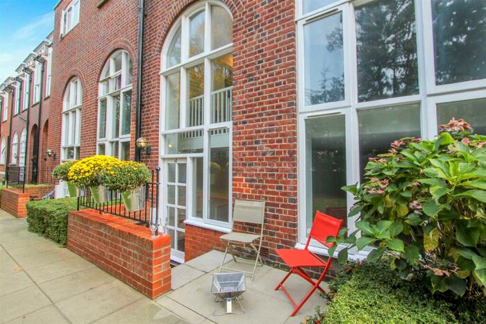 2 Bedroom Flat To Rent In Boston Lofts, Sweyne Avenue, Southend On Sea, SS2