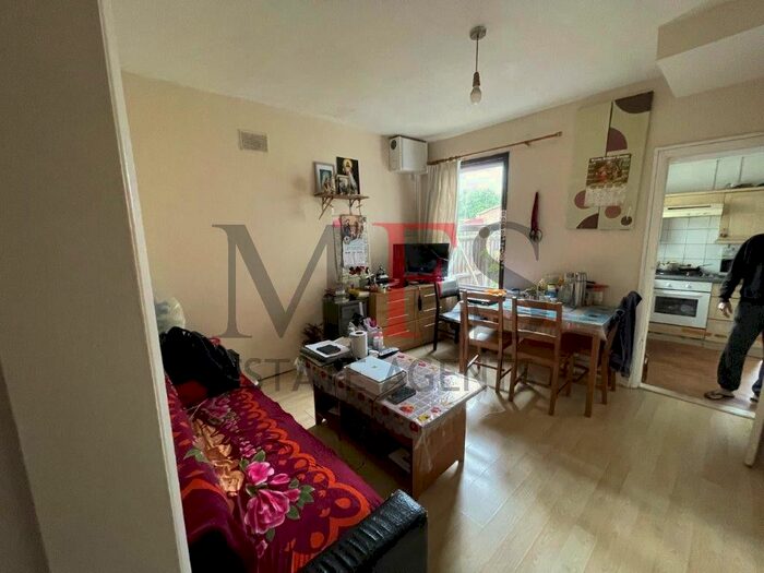 1 Bedroom Flat To Rent In Adelaide Road, Southall, UB2