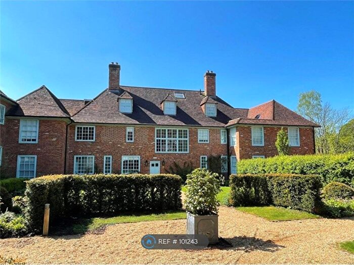 2 Bedroom Flat To Rent In Adams Walk, Midhurst, GU29