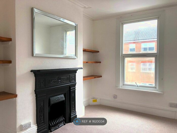 1 Bedroom Flat To Rent In Victoria Grove, Folkestone, CT20
