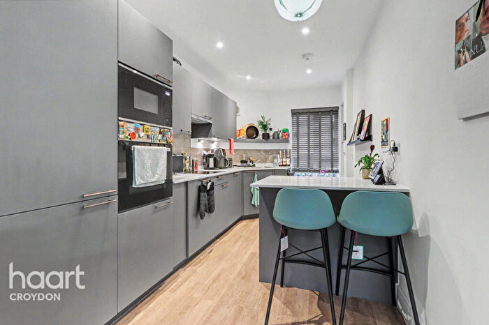 2 Bedroom End Of Terrace House For Sale In Addington Road, South Croydon, CR2