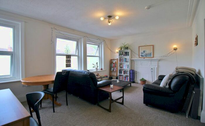2 Bedroom Flat To Rent In Eversleigh Road, London, N3