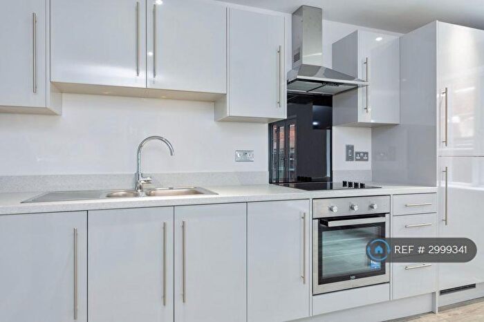 2 Bedroom Flat To Rent In Sycamore Court, Luton, LU2