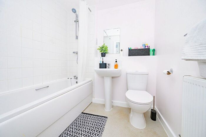 1 Bedroom Flat For Sale In Jonathan Henry Place, Luton, Bedfordshire, LU4