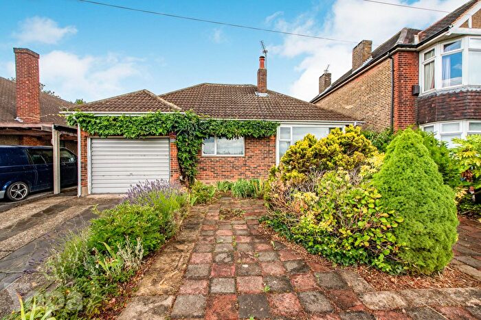 3 Bedroom Detached Bungalow For Sale In Darenth Road, Dartford, DA1