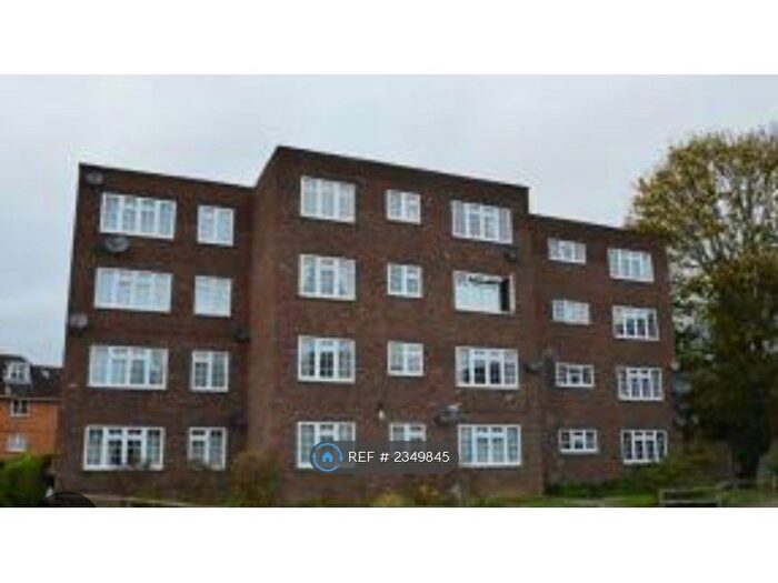 2 Bedroom Flat To Rent In Arborfield Close, Slough, SL1