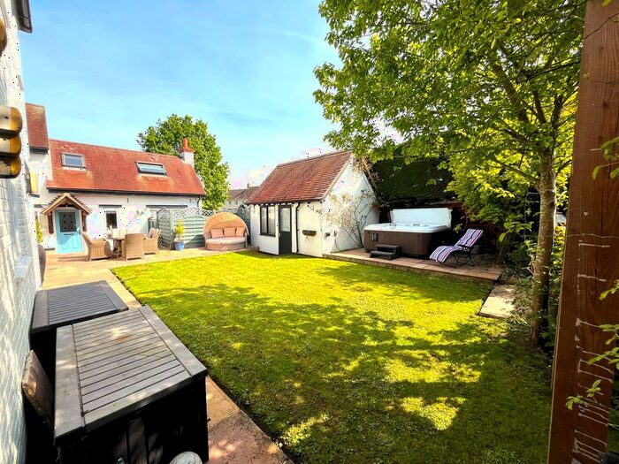 4 Bedroom Property For Sale In High Street, Fernham, Faringdon, SN7