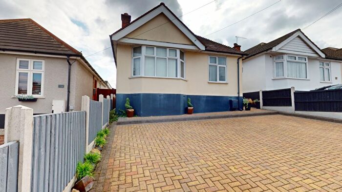 2 Bedroom Bungalow For Sale In Boscombe Avenue, Grays, RM17