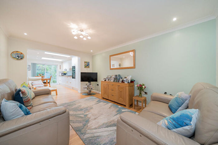 4 Bedroom Terraced House For Sale In Chambord Street, London, E2