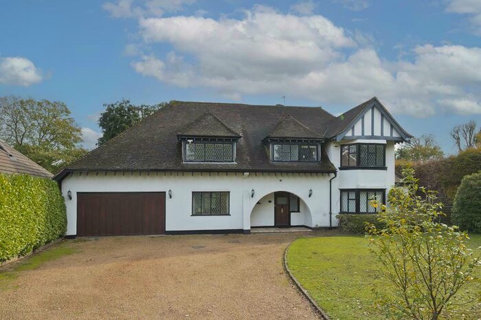 4 Bedroom Detached House To Rent In Ashley Road, Walton On Thames, KT12