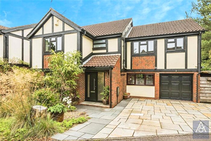 5 Bedroom Detached House For Sale In Kestrel Way, Buckingham, MK18