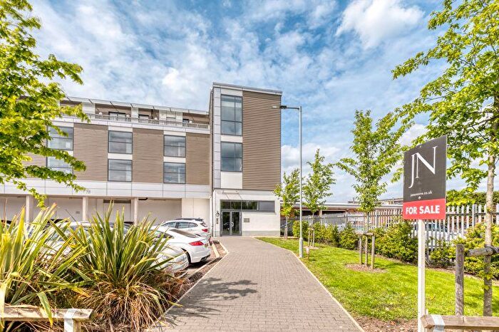 1 Bedroom Flat For Sale In Mole Road, Walton-On-Thames, KT12
