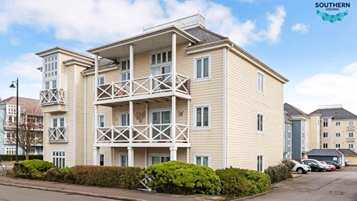 2 Bedroom Flat For Sale In Edwards Close, Snodland, Kent, ME6
