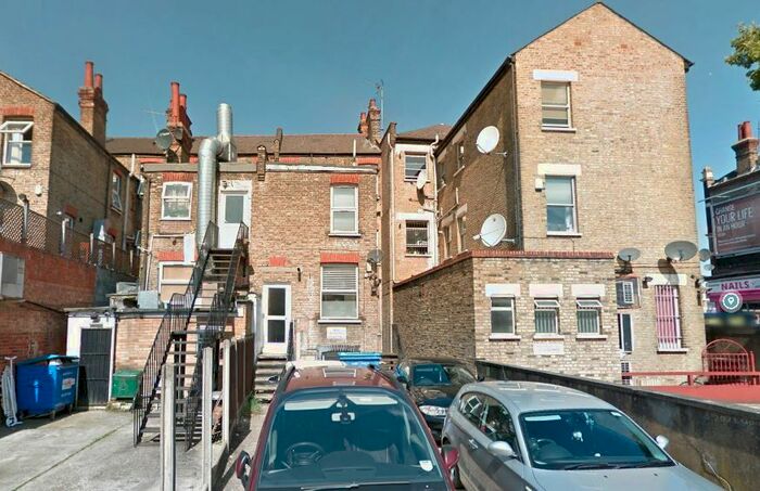 Studio To Rent In Green Lanes, London, N13