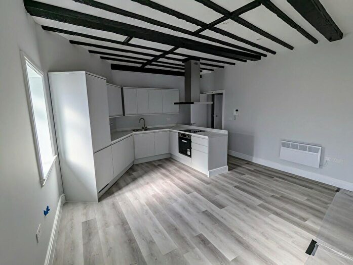 2 Bedroom Flat To Rent In Flat, Church Street, Godalming, Surrey, GU7