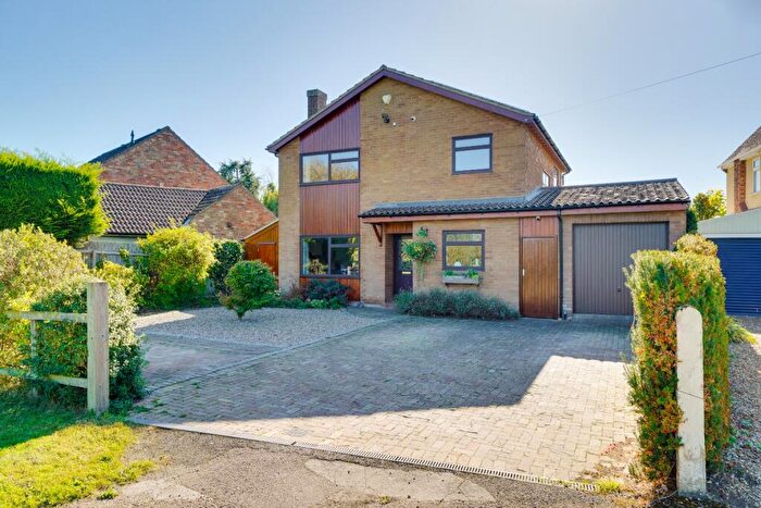 4 Bedroom Detached House For Sale In Hemingford Road, St. Ives, Cambridgeshire, PE27