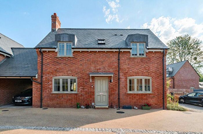 3 Bedroom Link Detached House For Sale In Wilton Close, Fordingbridge, SP6