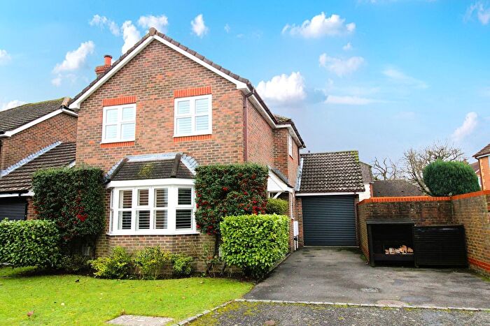 3 Bedroom Detached House For Sale In Quebec Close, Smallfield, Horley, RH6