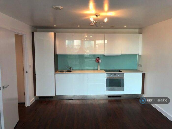 2 Bedroom Flat To Rent In The Icon, Basildon, SS14