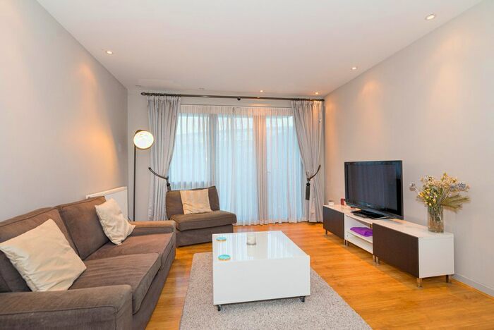 2 Bedroom Flat To Rent In Stewarts Road, London, SW8