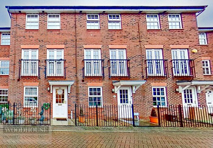 4 Bedroom Town House For Sale In Glen Luce, Cheshunt, EN8