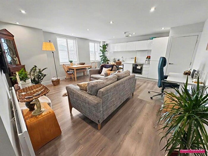 2 Bedroom Apartment For Sale In Princes Road, Ferndown, BH22