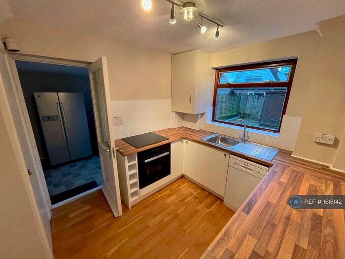 3 Bedroom Semi-Detached House To Rent In Wensleydale Close, Liverpool, L31