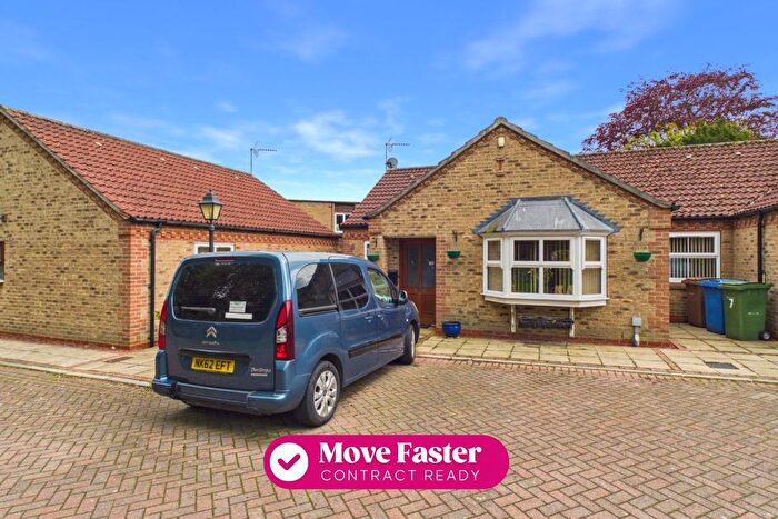 2 Bedroom Semi-detached Bungalow For Sale In Wood Green, Driffield, YO25