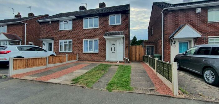 3 Bedroom Semi-Detached House To Rent In Wrens Avenue, Kingswinford, Kingswinford, DY6