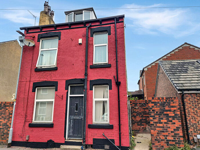 2 Bedroom Terraced House For Sale In Harold Mount, Leeds, LS6