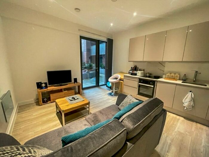 1 Bedroom Apartment To Rent In Fif, Queen Way, Salford, TY5