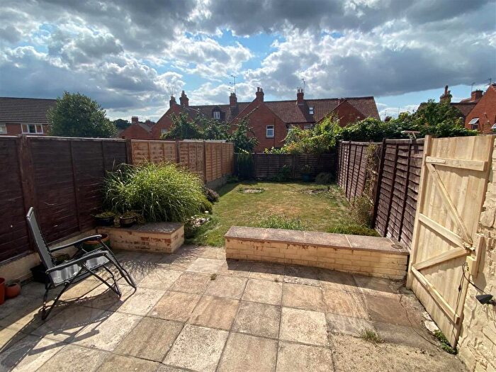 3 Bedroom Semi Detached House For Sale In Hendford Grove, Yeovil, BA20