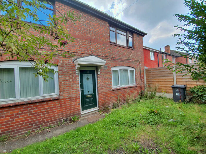 2 Bedroom Maisonette To Rent In Moorcroft Drive, Manchester, M19