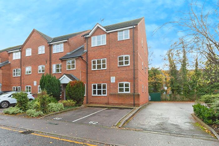 2 Bedroom Flat For Sale In Hilda Wharf, Aylesbury, HP20
