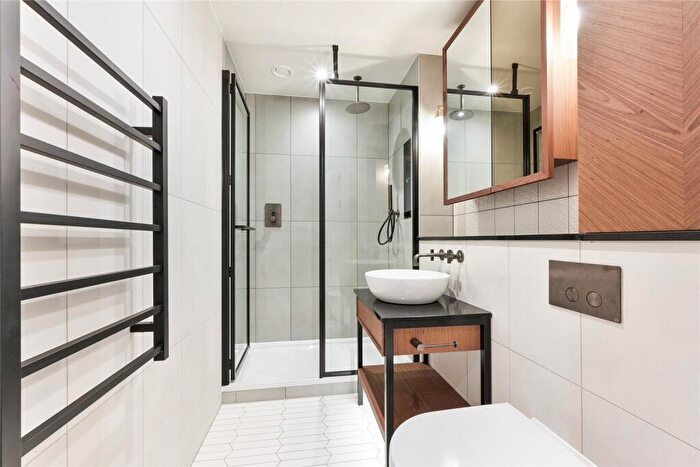 2 Bedroom Apartment To Rent In Boxwood Gardens, London Dock, E1W