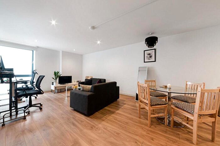 2 Bedroom Apartment For Sale In Lattice House, Alie Street, London, E1