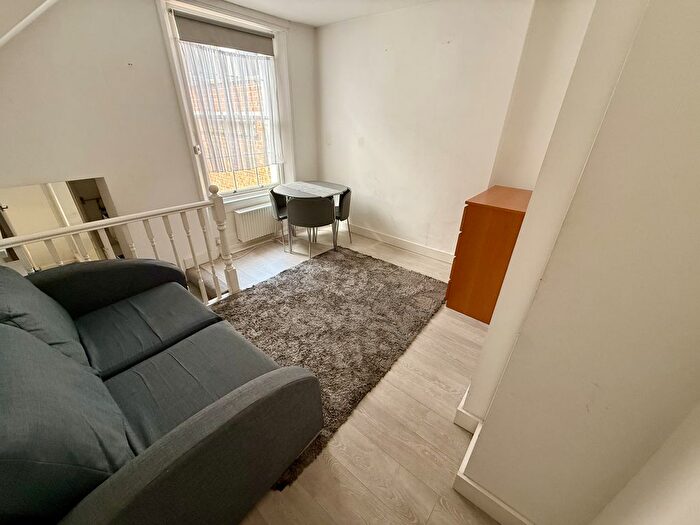 Studio To Rent In Oaklands Grove, London, W12