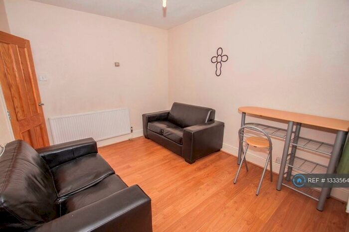 3 Bedroom Semi-Detached House To Rent In Gordon Avenue, Southampton, SO14