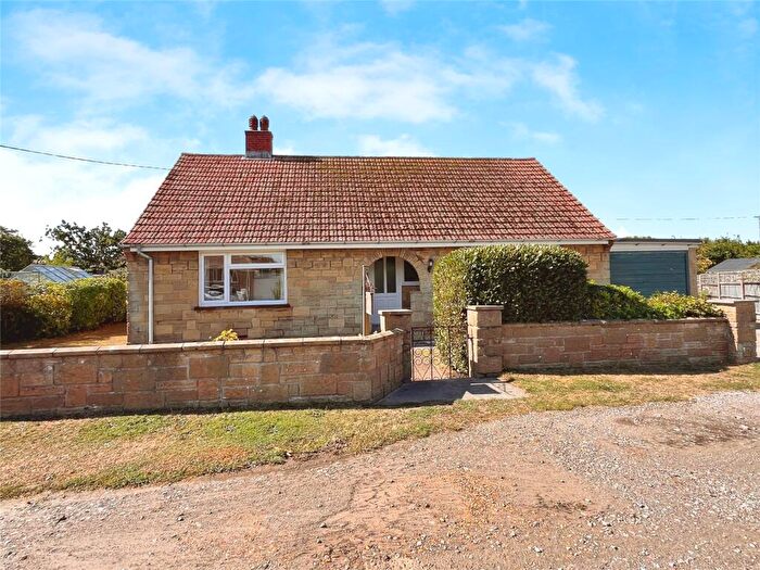 2 Bedroom Bungalow For Sale In Colwell Close, Freshwater, Isle Of Wight, PO40