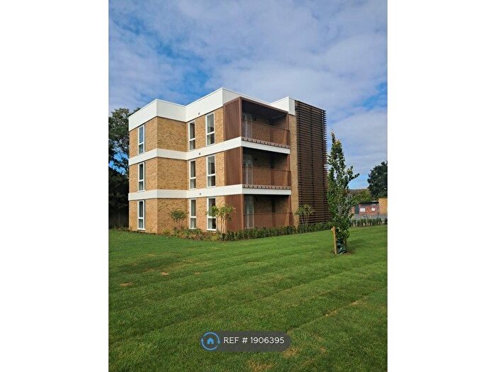 1 Bedroom Flat To Rent In Potterill Court, Teddington, TW11