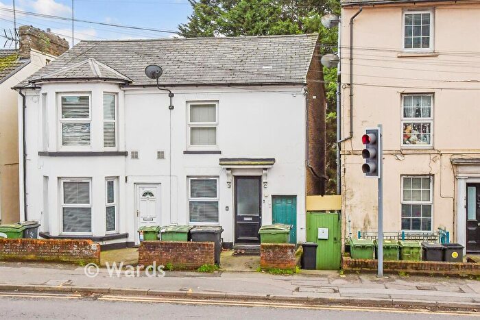 1 Bedroom Apartment For Sale In Ashford Road, Maidstone, Kent, ME14