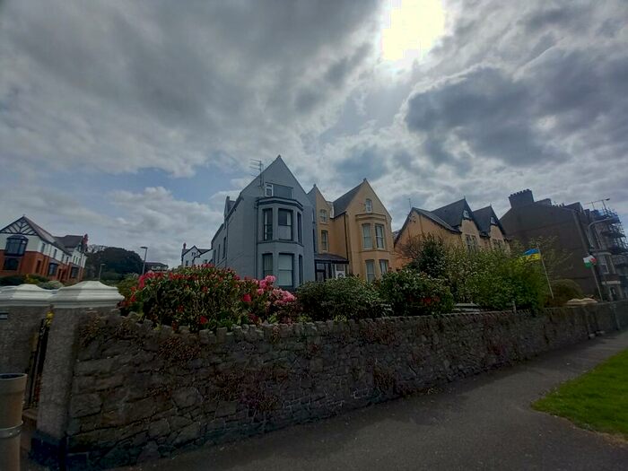 2 Bedroom Ground Flat To Rent In Bron Siriol, Caernarfon, LL55