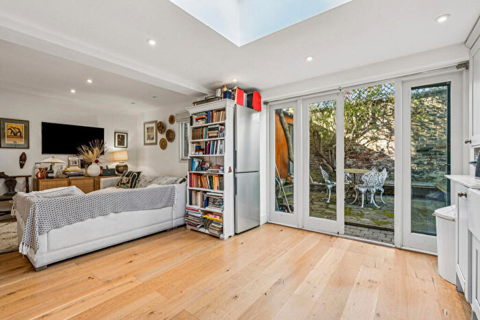 2 Bedroom Flat For Sale In Orbel Street, London, SW11