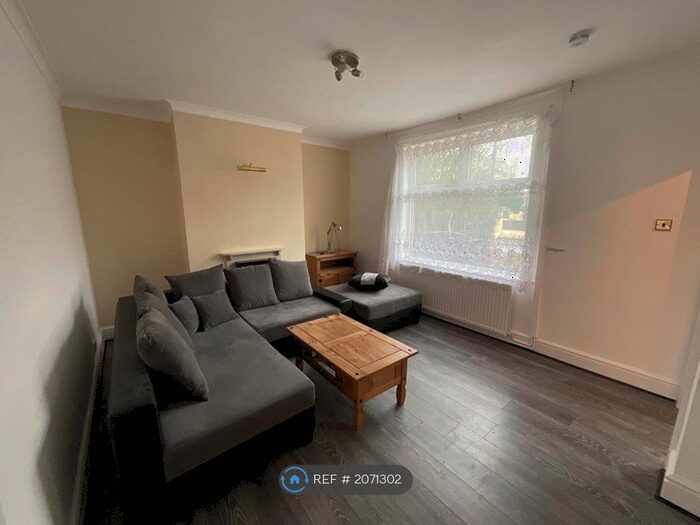 3 Bedroom Terraced House To Rent In Victoria Avenue, Manchester, M45