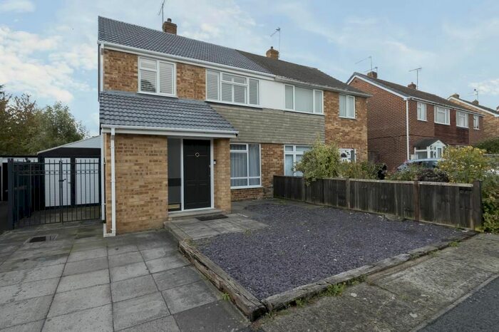 3 Bedroom Semi-Detached House To Rent In Windsor, Berkshire, SL4