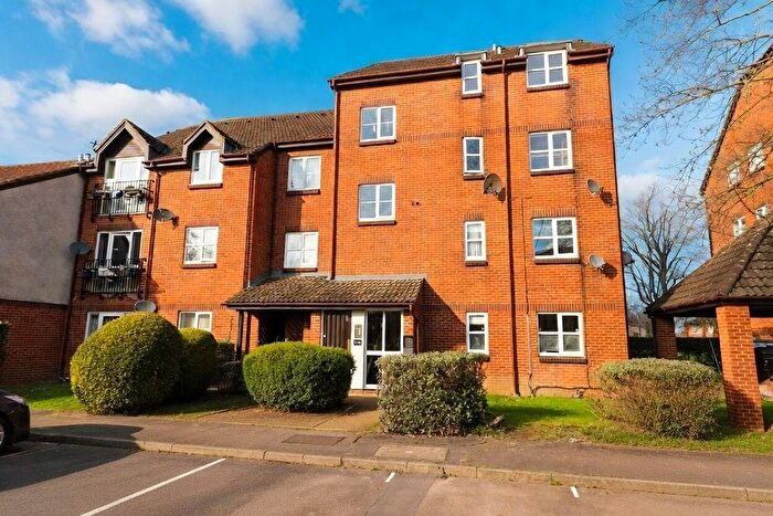 2 Bedroom Flat For Sale In Knowles Close, Yiewsley, West Drayton, UB7