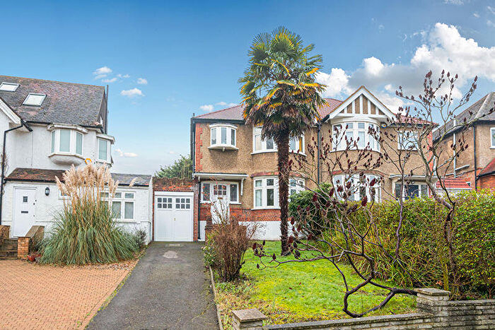 3 Bedroom Semi Detached House For Sale In Torrington Park, London, N12