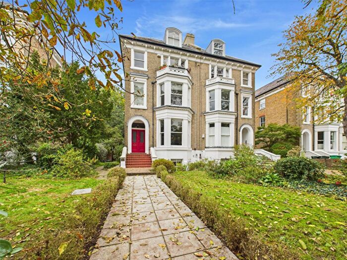 2 Bedroom Flat To Rent In Cambridge Park, East Twickenham, TW1