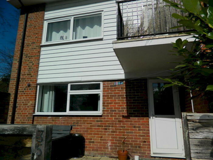 2 Bedroom Ground Maisonette To Rent In Bells Hill Green, Stoke Poges, Buckinghamshire, Bz, SL2