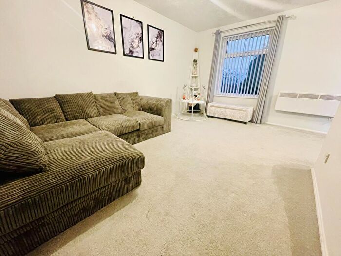 2 Bedroom Apartment To Rent In Ley Top Lane, Bradford, BD15